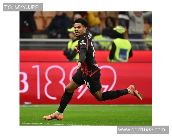 足球明星享受美味披萨时刻的精彩瞬间分享